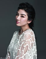 组图：黄奕封面魅惑回眸 妆容精致熟女魅力