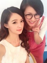 组图：女子酷似杨幂  网友直呼傻傻分不清