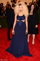 高清图：大都会朋克派对众星个性礼服狂野性感