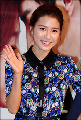 组图：韩剧《千次的吻》记者会 金素恩柳镇宣传