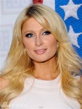 幻灯图集：帕丽斯变身劳军妹 贴身礼服秀身材