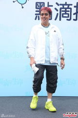 组图：谭咏麟想看霍汶希女儿 母亲节尽孝陪家人