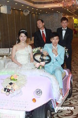 组图：《独坐婚姻介绍所》办记者会 邓健泓等出席