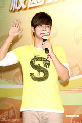 幻灯：罗志祥出席活动 撇清和李毓芬关系