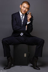 幻灯图：聂远《GQ》写真洒脱随性 不经意熟男味道