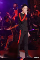 组图：黄贯中开唱未见朱茵 陈豪黄德斌助阵