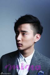 组图：于小彤拍摄复古写真变身优雅绅士