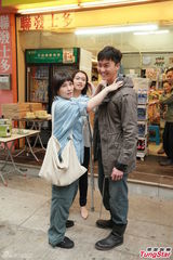 组图：何超仪为演活角色 不惜倒垃圾洗碗