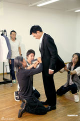 组图：刘德华演唱会造型首曝光 获设计大师贴身服侍