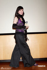 幻灯图集：周慧敏热衷慈善 高贵优雅不失性感