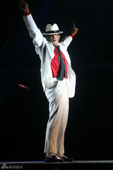 高清图：《颤栗现场》北京上演 演绎杰克逊经典