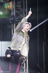 高清图：SHINee首尔开唱 耍帅卖萌热力十足