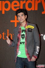 组图：古天乐挺新片 保证《逃出生天》是真3D