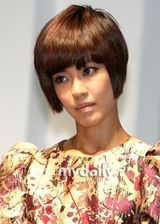 组图：姜惠贞李尹智宣传舞台剧《proof》动静结合