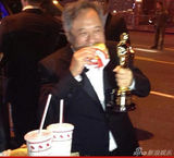 组图：李安剪刀手趣照 最佳导演实为影坛萌主