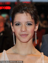 幻灯图集：《口哨》首映 导演赛尔班携主演亮相