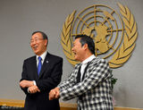 高清组图：鸟叔Psy参观联合国总部 与潘基文跳马舞