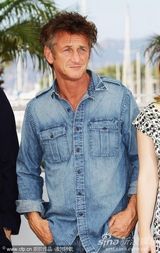 高清组图：《为父寻仇》发布会 影帝西恩-潘牛仔装