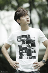 组图：魏千翔最新素颜写真 文艺青年清新气质