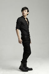 组图：成毅写真阴柔阳刚并重 被称戏痴