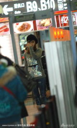 幻灯图集：李小璐素颜显憔悴 被传曾在片场晕倒