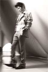 组图：型男蓝正龙将拍新电影　劲酷写真显男人本色