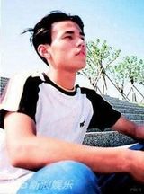 组图：50余明星童年照片大曝光 萌囧表情大不同