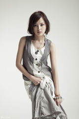 组图：辛芷蕾夏日写真首曝光 气质优雅出众