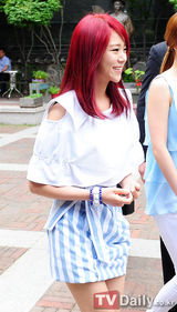 组图：Kara获韩国观光之星殊荣集体领奖