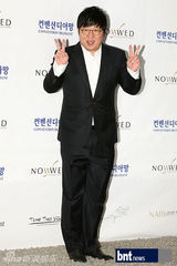 组图：韩笑星洪禄基大婚 SM娱乐家族总动员祝贺