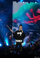 组图：盘点陈奕迅个唱经典造型 将搞怪进行到底