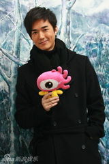 幻灯图：毛阿敏“弟弟”毛泽侨拍MV帅气出镜