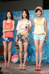 组图：Dream Girls清凉出镜 大秀性感美腿