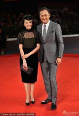 组图：《杀无赦》首映 渡边谦携妻亮相