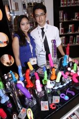 组图：美国情色博览会 比基尼女郎撩人众星站台