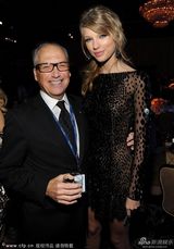 组图：斯威夫特派对变小野豹 透视短裙秀美腿