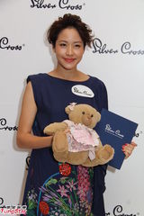 组图：林嘉欣称家庭第一封口不提再生　