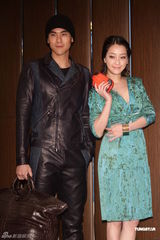 组图：彭于晏谢欣颖代言春装展现迷人色彩与魅力