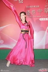 组图：准华姐陈凯琳献歌赠母亲 参赛佳丽露底裤