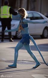 高清组图：《新飞越比弗利》热拍 麦考德变阿凡达