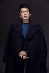 组图：王耀庆最新写真曝光显萌帅一面