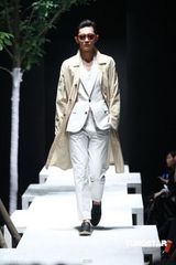 组图：阿Sa(蔡卓妍)古天乐现身北京 观赏时装发布会