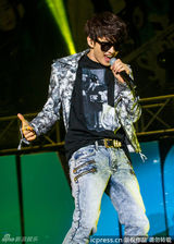 组图：SJ-M上海热力开唱 始源帅气有型赫海有爱