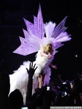 高清组图：Gaga开唱再进化 三点喷火尺度惊人