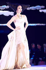 组图：众星冬夜闪耀时尚大典 倪妮甜美梁静霸气