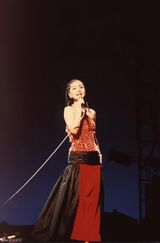 组图：邓丽君气质写真 娇俏少女蜕变巨星