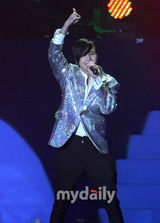 幻灯图：张根锡首尔举行粉丝见面会气氛火爆