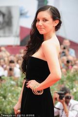 组图：《帕拉托》首映 弗兰科揽美女亮相