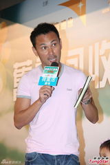 组图：林文龙郭可盈携女亮相 暂无意再生宝宝