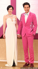 组图：田蕊妮抹胸镂空秀乳 萧正楠粉红西装喜庆
